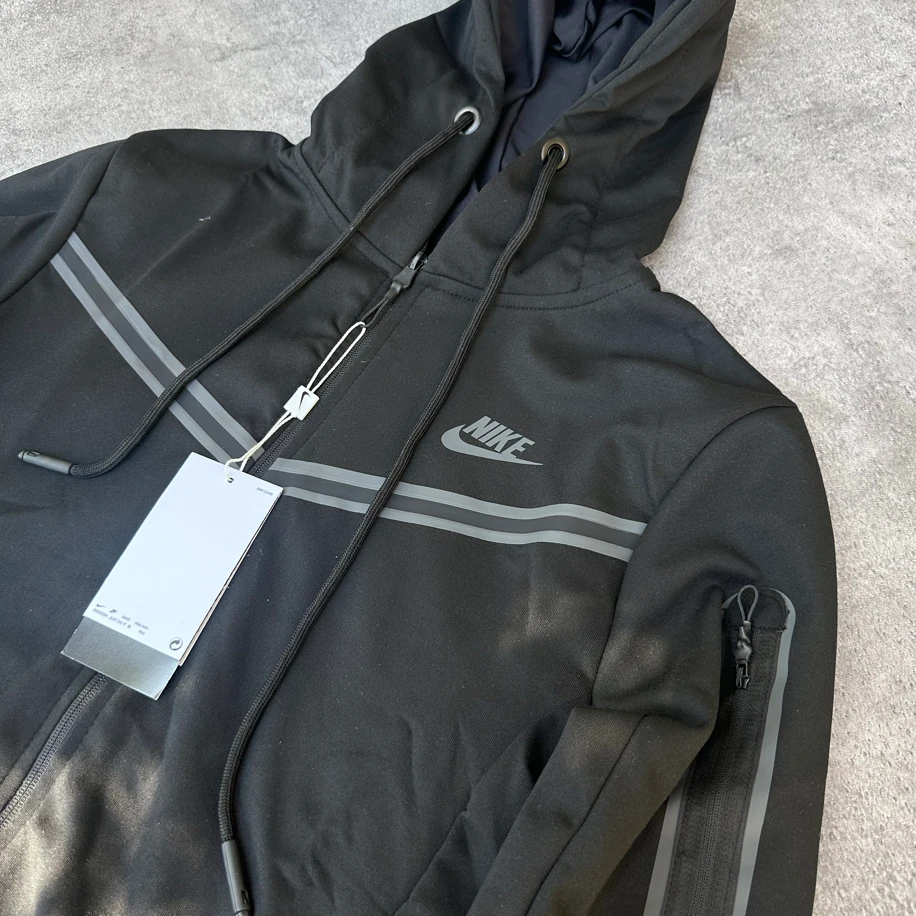 Nike Teech Siyah Üst