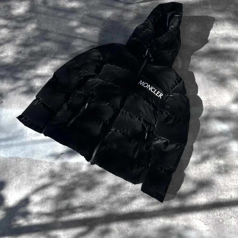 Kapüşonlu Mat Siyah Mont