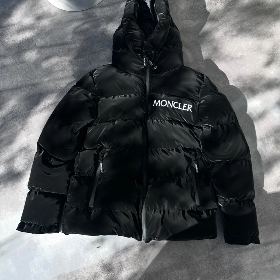 Kapüşonlu Mat Siyah Mont