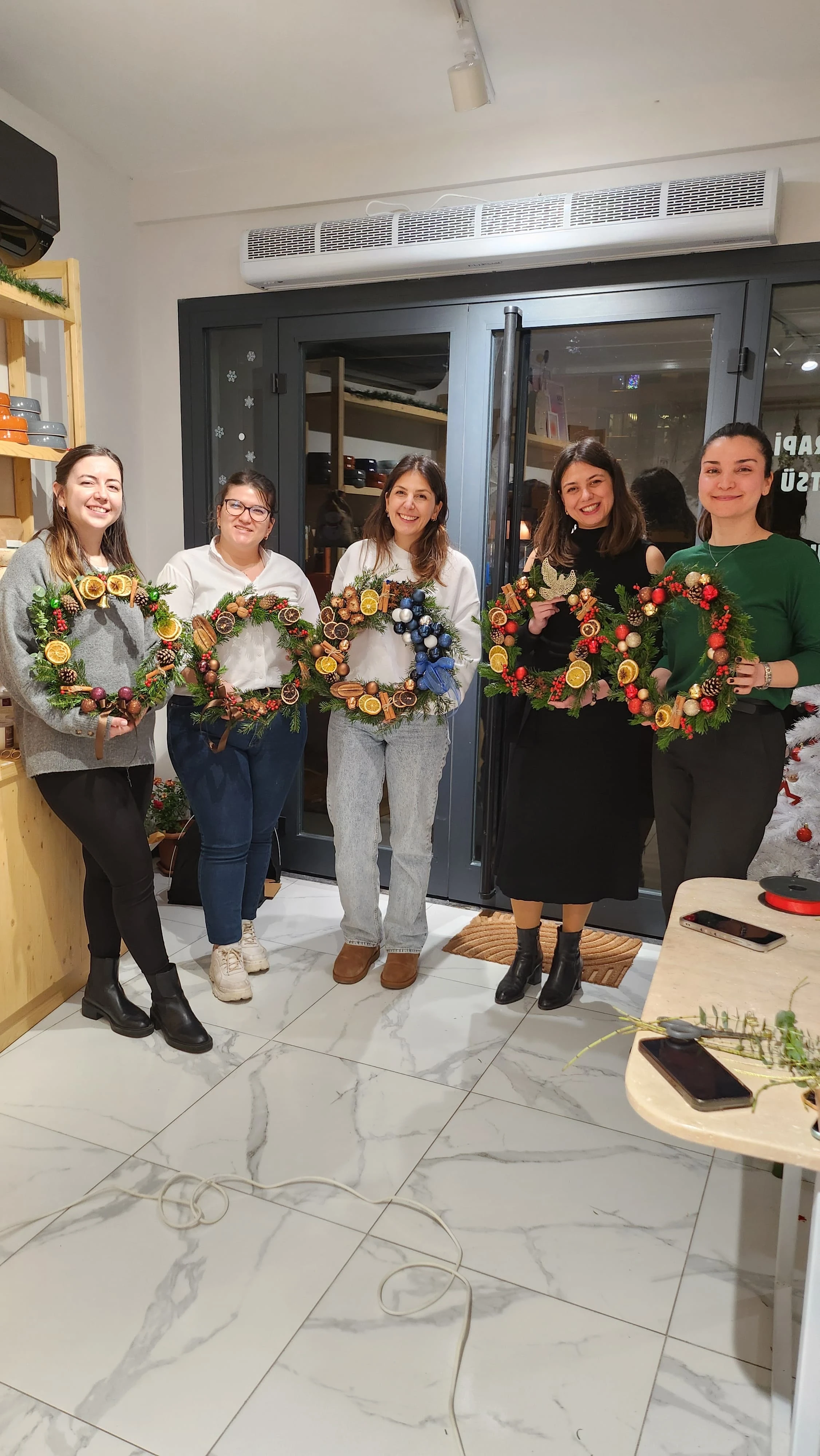 Itır Atölye ile Yeni Yıl Temalı "Kapı Çelengi Tasarım" Atölyesi - 11 Aralık Perşembe-Saat: 19:00-21:00