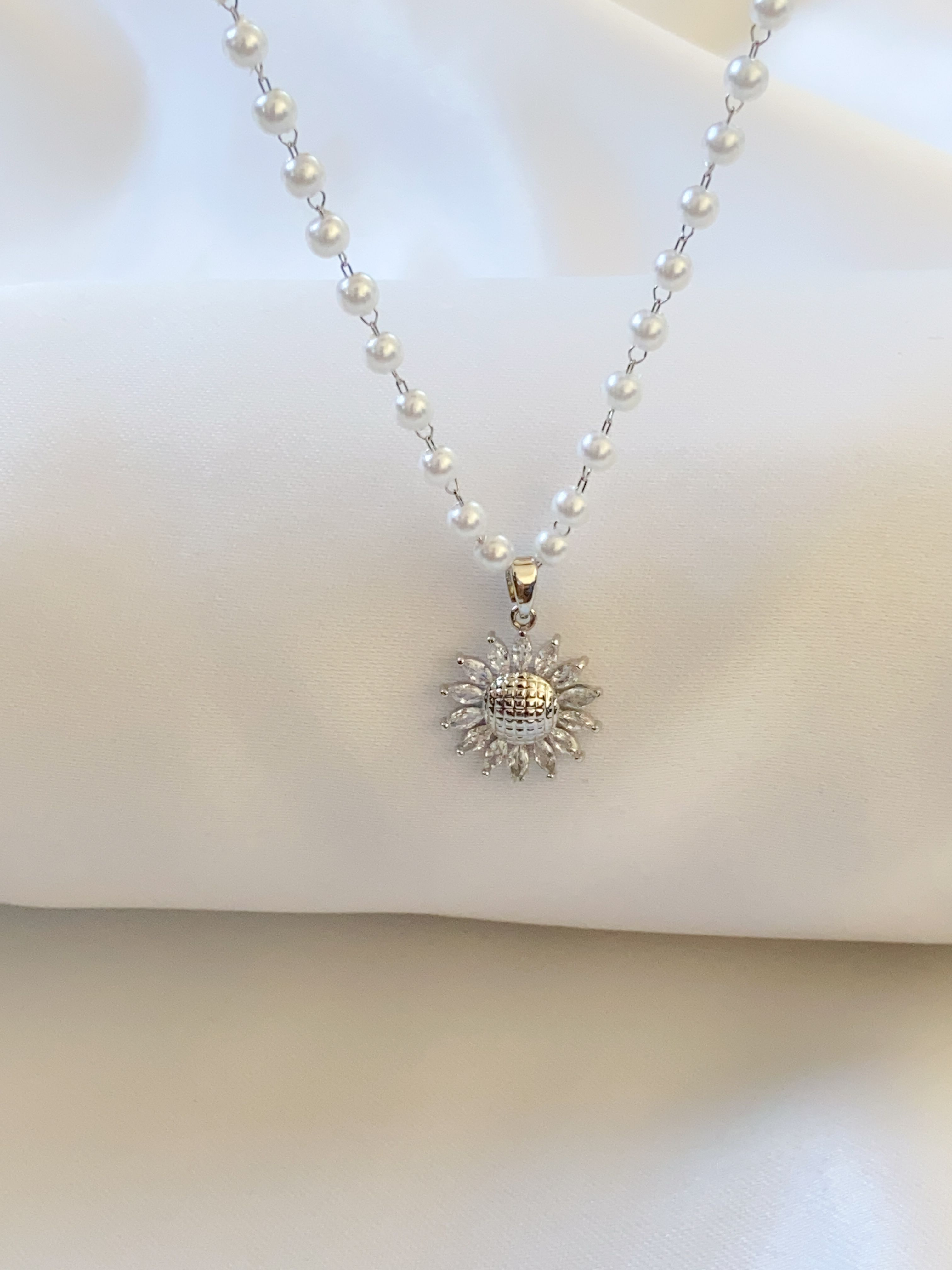 Pearl Daisy Necklace