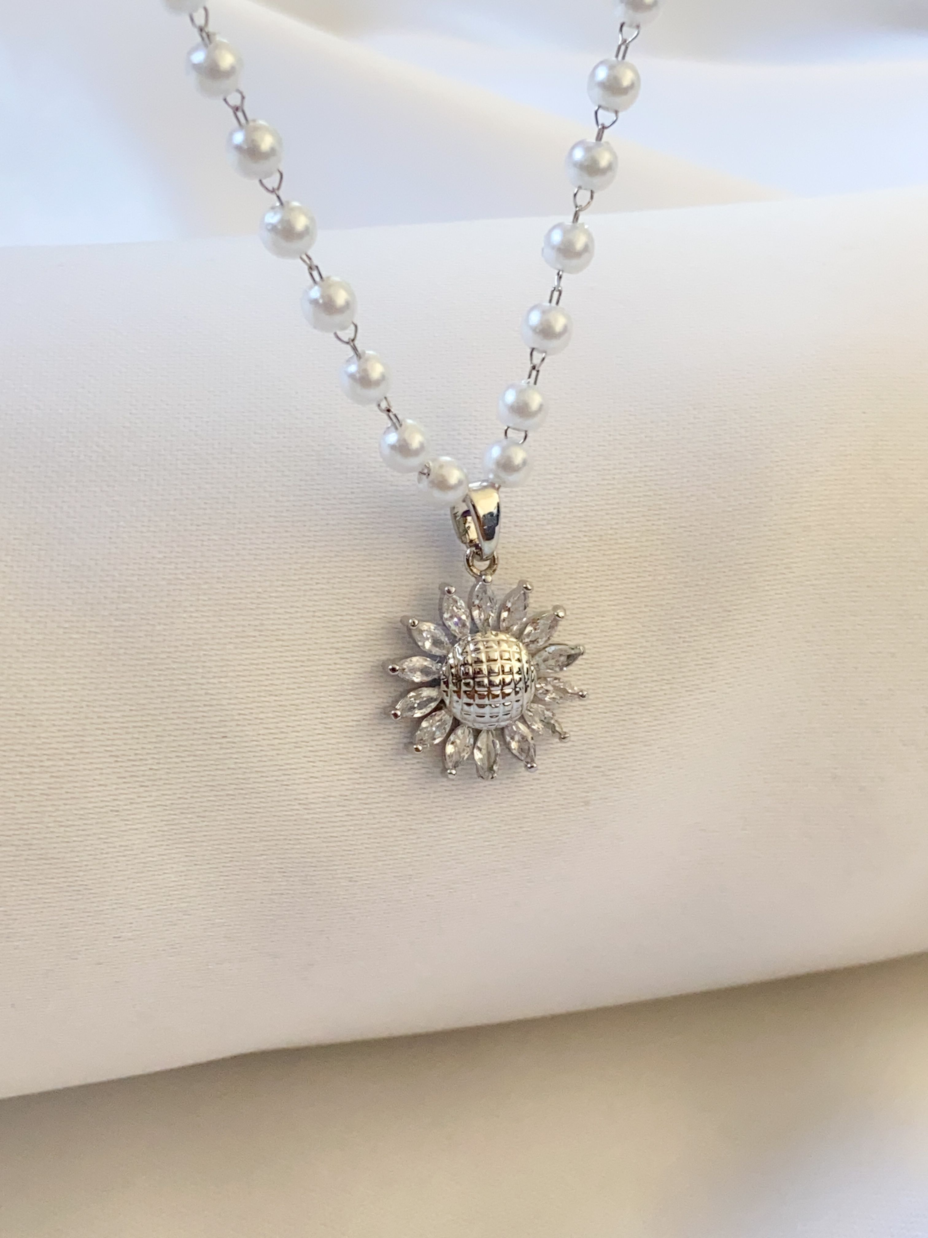 Pearl Daisy Necklace