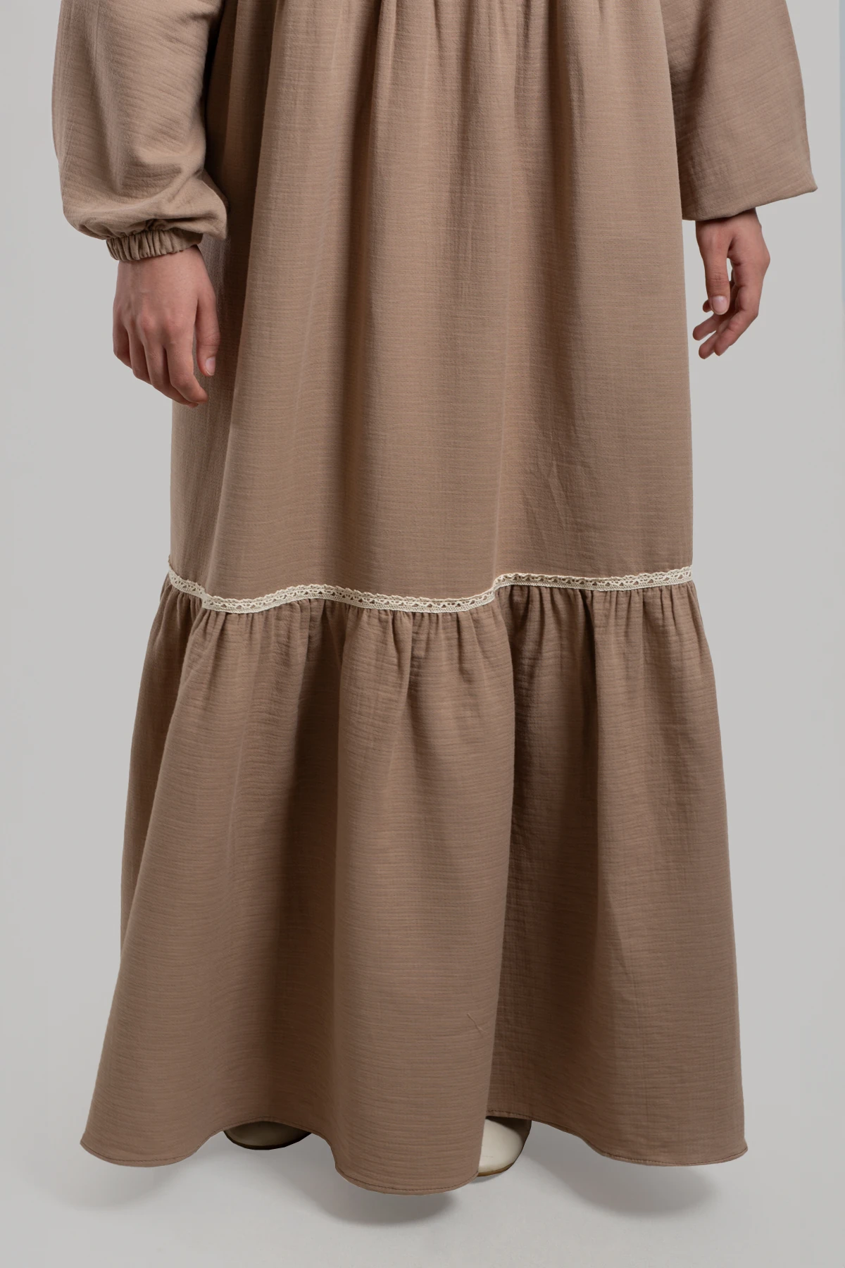 Güpür Detaylı Müslin Elbise