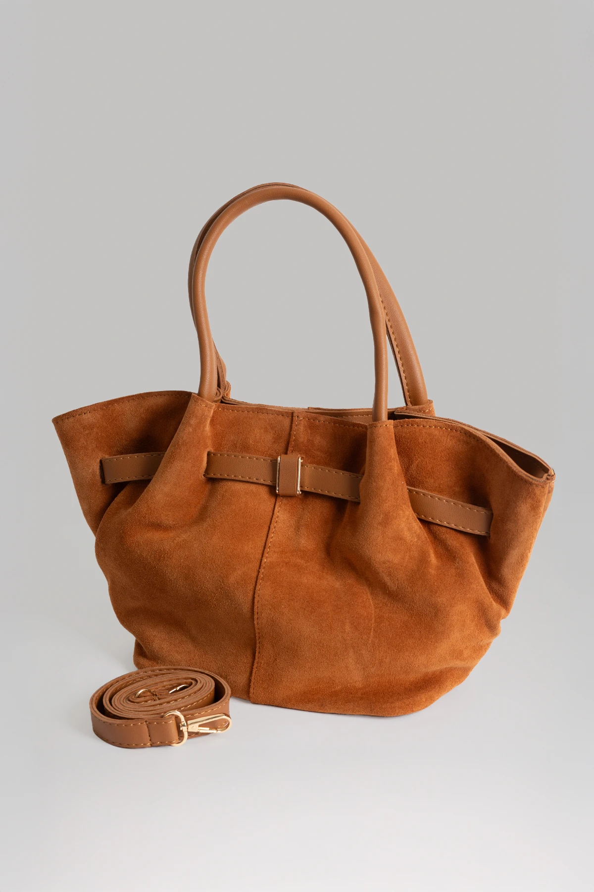 Kemer Detaylı Süet Çanta