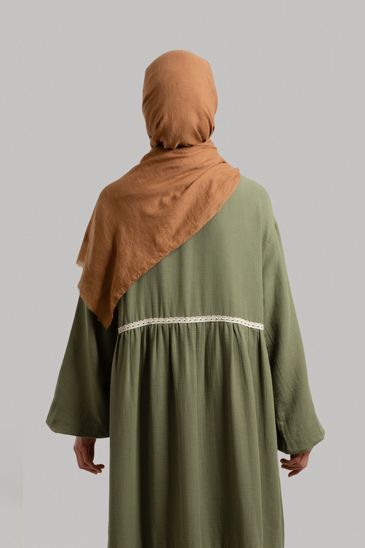 Güpür Detaylı Müslin Elbise