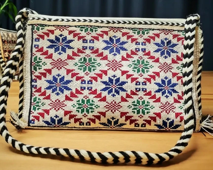 El Dokuma Türkmen İpek Çanta – Çift Yüz Yıldız Gülü Motifli 31×20 cm