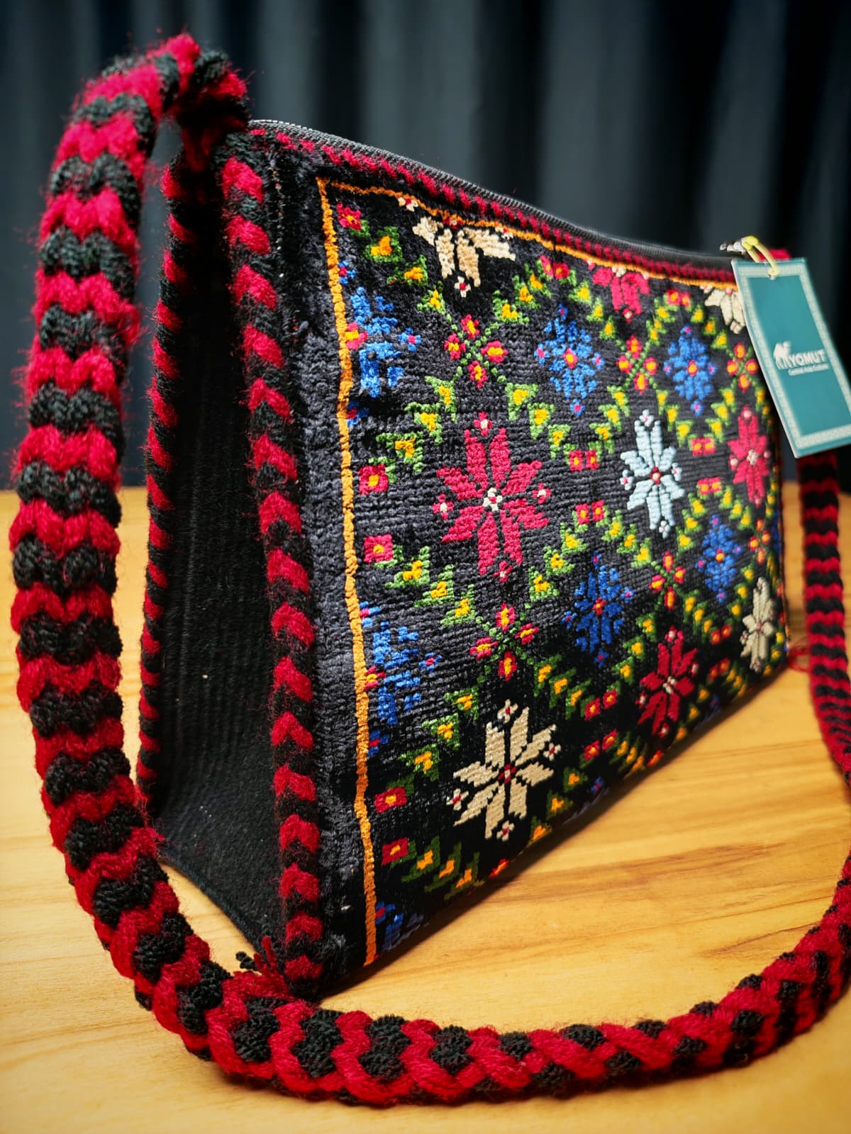 Siyah El Dokuma Türkmen Yıldız Motifli İpek Omuz Çantası – Çift Taraflı – 31×20 cm