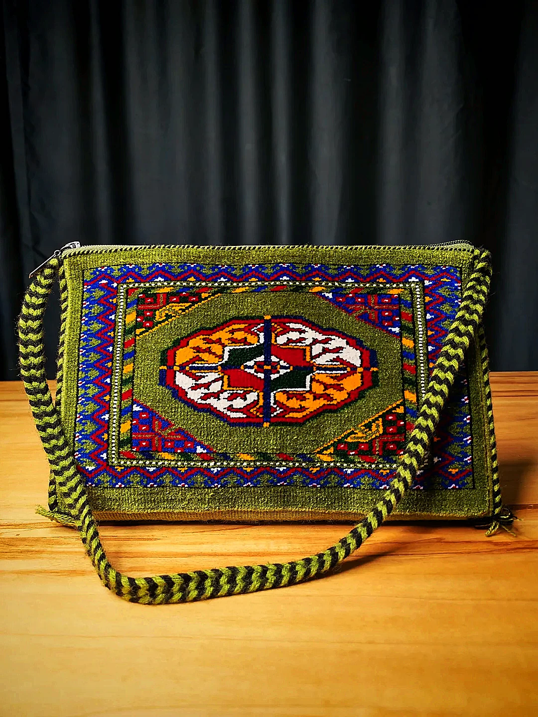 El Dokuma Türkmen Yün Çanta – Sekizgen Gül Motifli 28×18 cm Yeşil