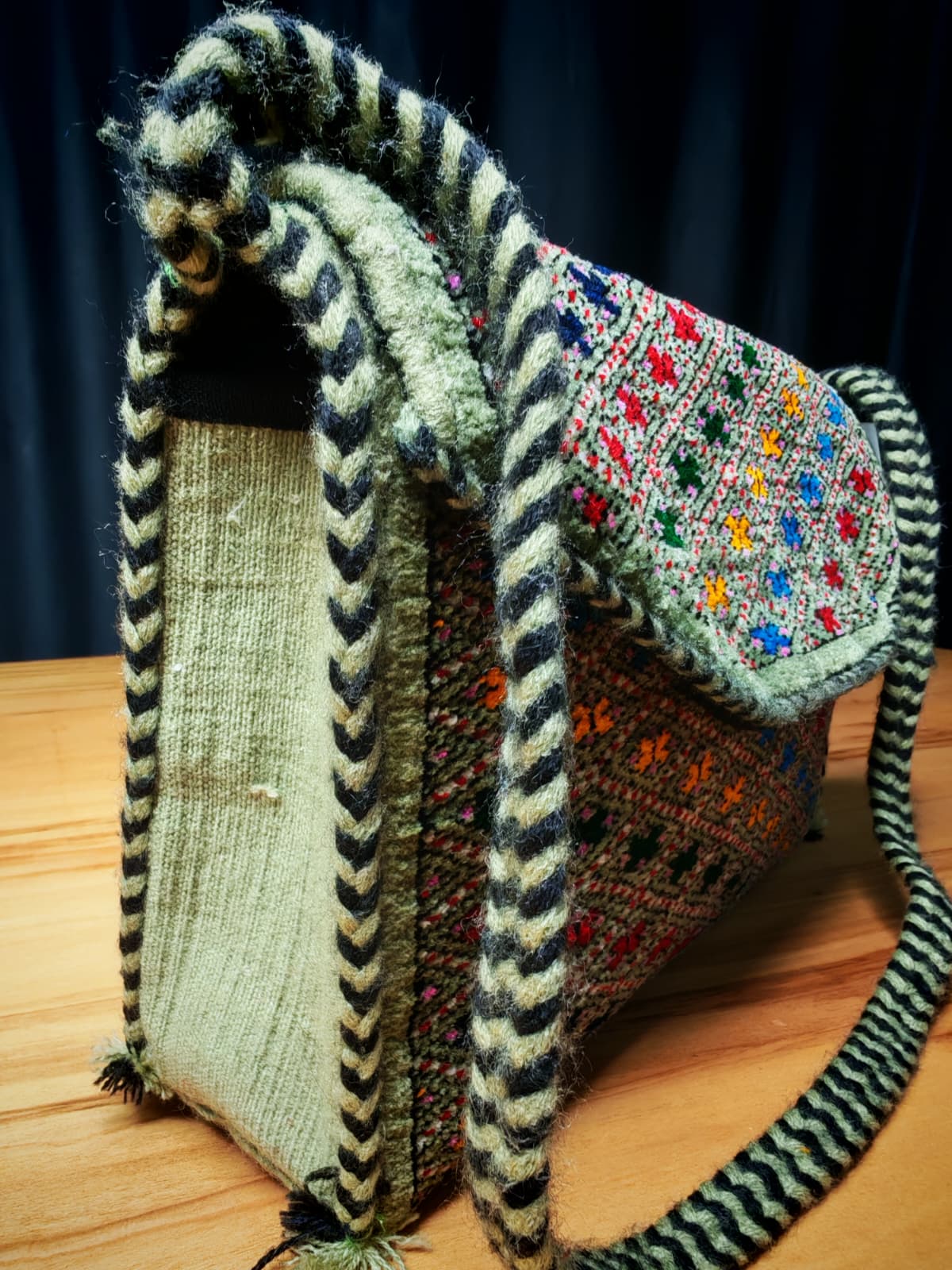 El Dokuma Türkmen Yün Çanta – Kepter Motifli Çıtçıt Kapaklı 20×30 cm