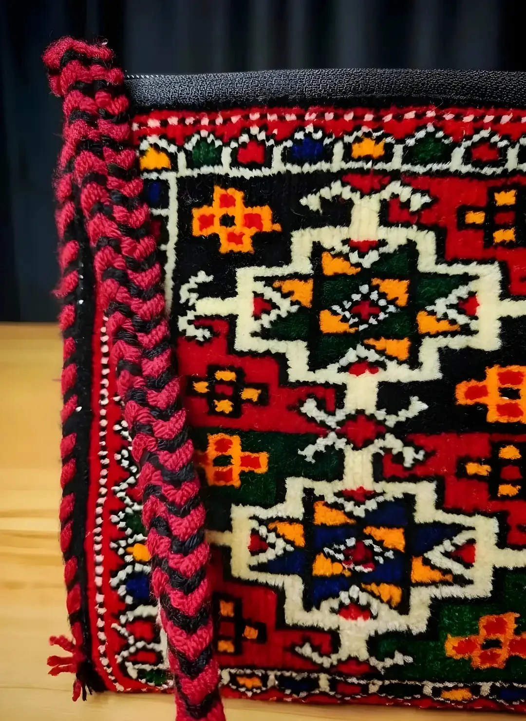 El Dokuma Türkmen Yün Çanta – Gökçe Gül Motifli 29×20 cm