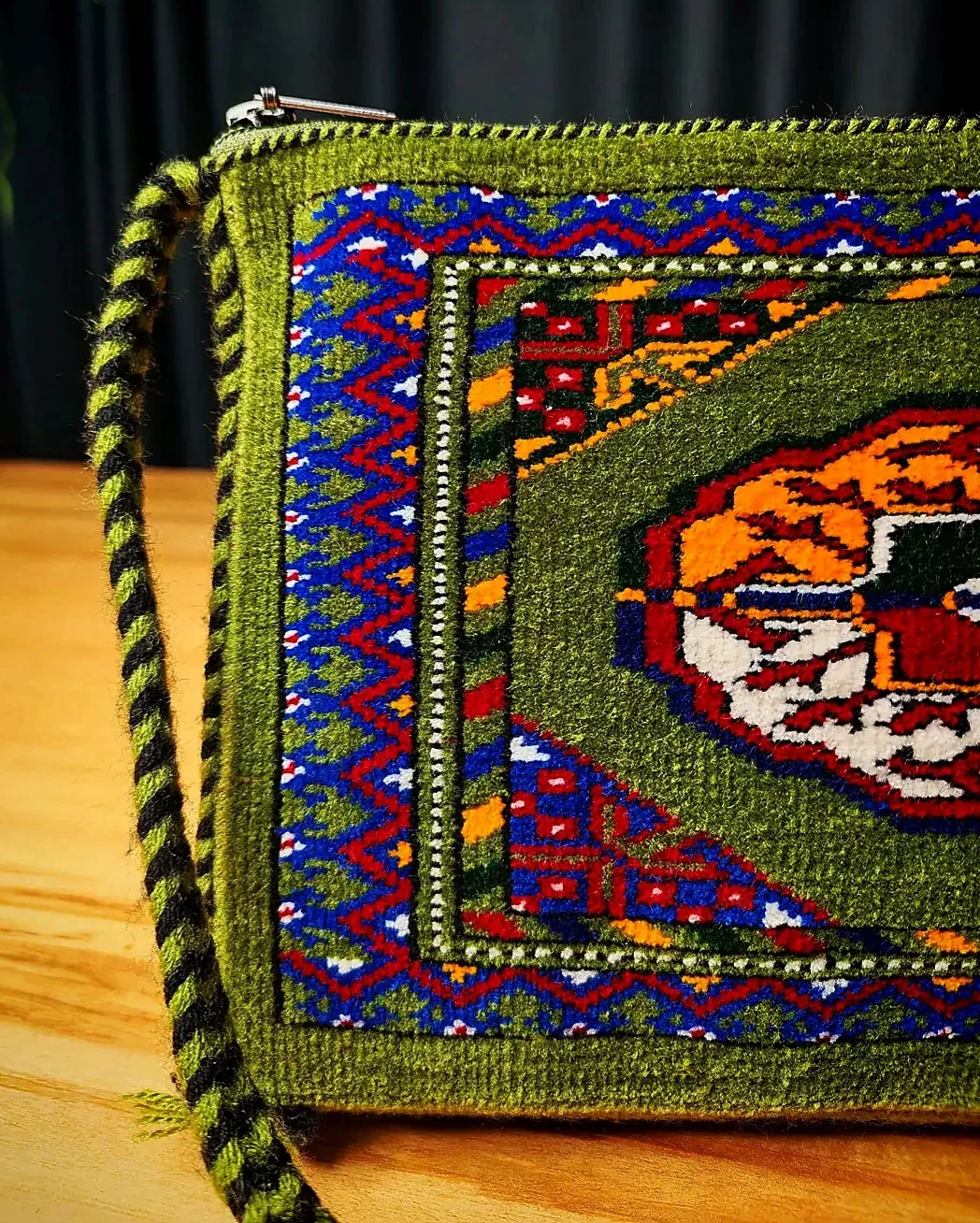 El Dokuma Türkmen Yün Çanta – Sekizgen Gül Motifli 28×18 cm Yeşil