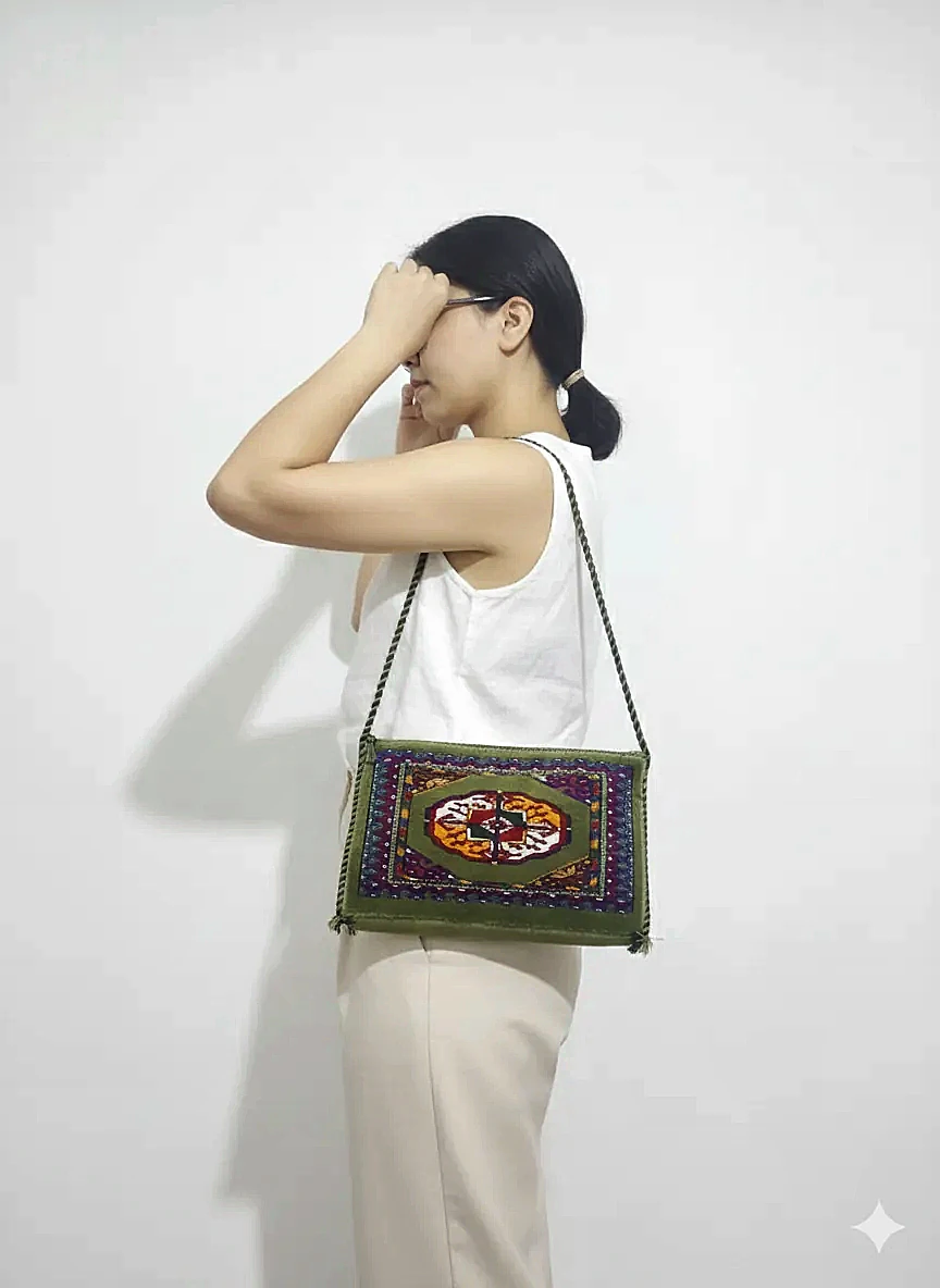 El Dokuma Türkmen Yün Çanta – Sekizgen Gül Motifli 28×18 cm Yeşil