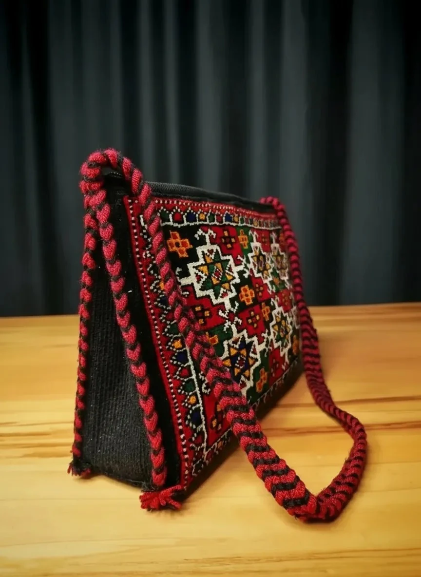 El Dokuma Türkmen Yün Çanta – Gökçe Gül Motifli 29×20 cm