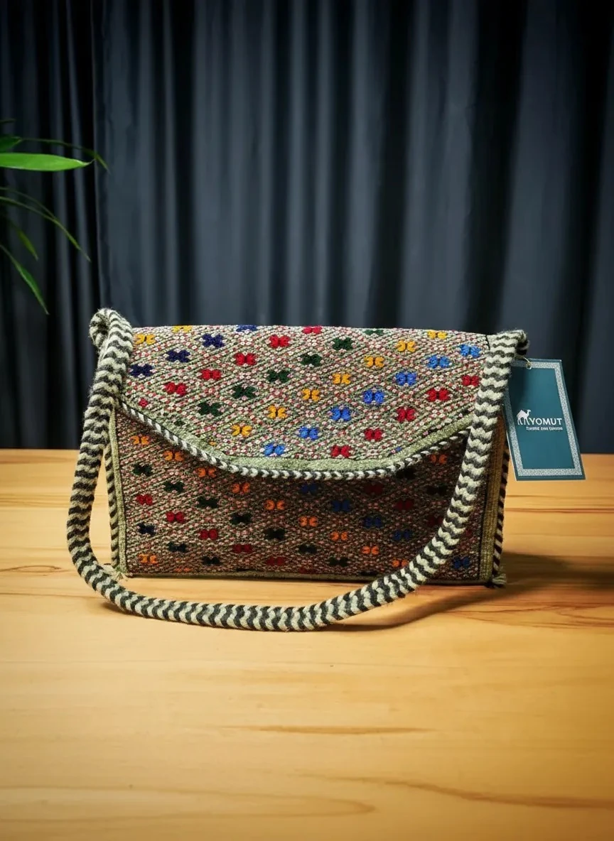 El Dokuma Türkmen Yün Çanta – Kepter Motifli Çıtçıt Kapaklı 20×30 cm