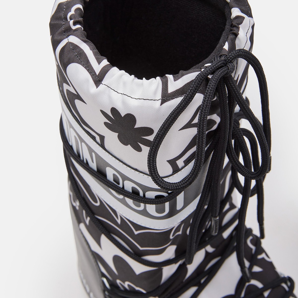 80D1402940-NA02 Moon Boot Icon Flower Black/White