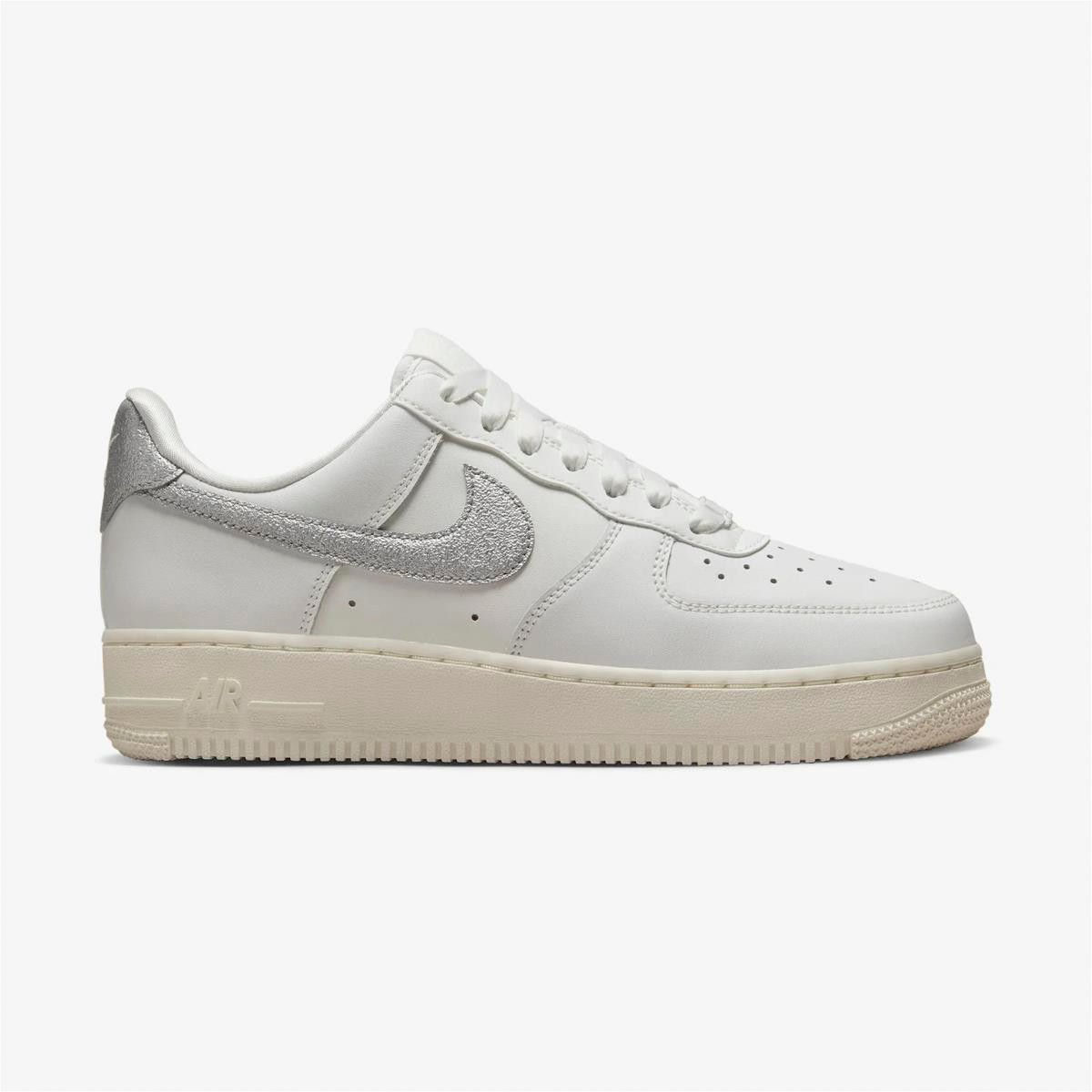 Kadın Spor Ayakkabı DQ7569-100 W Nike Air Force 1'07