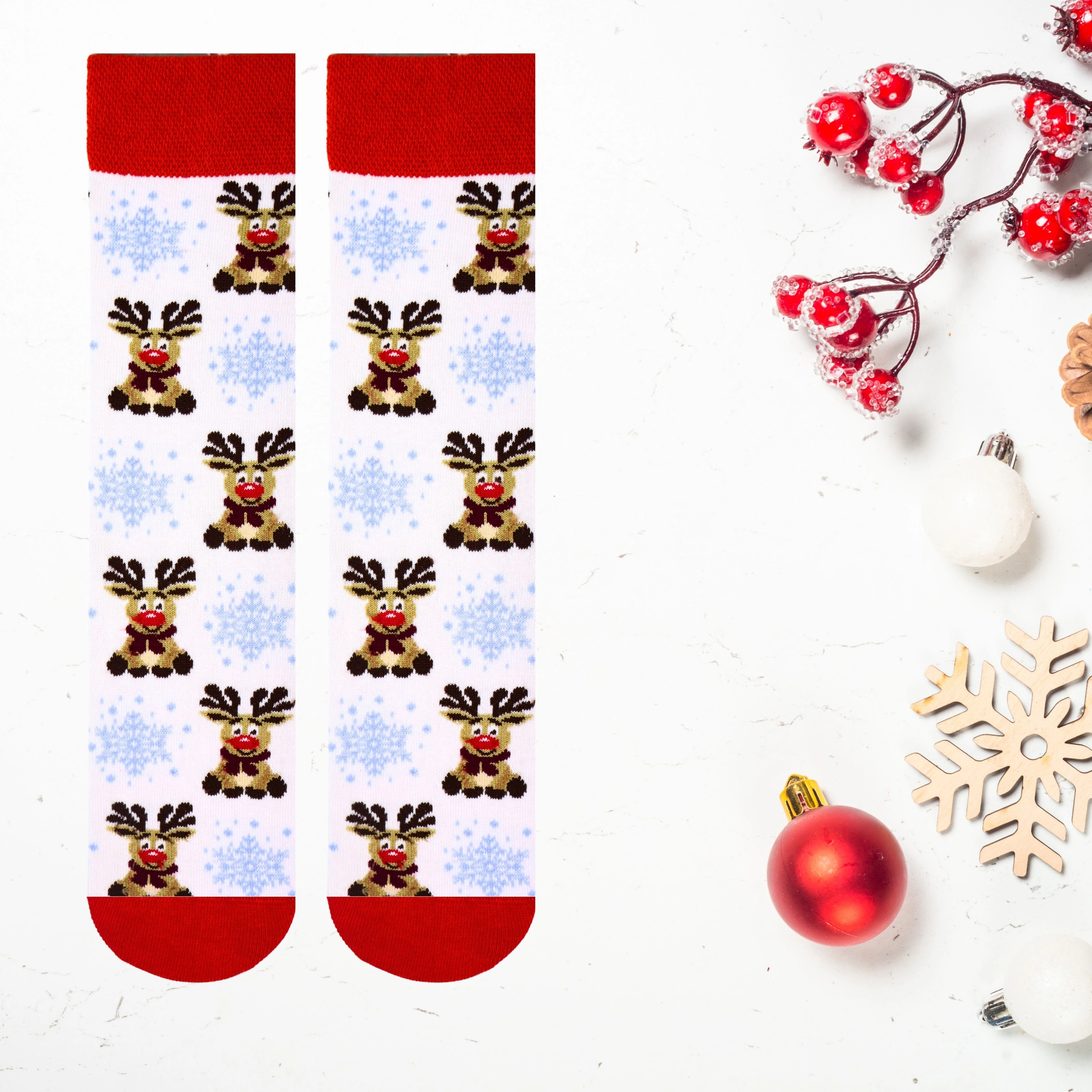 Geyik desenli yılbaşı temalı beyaz unisex soket çorap