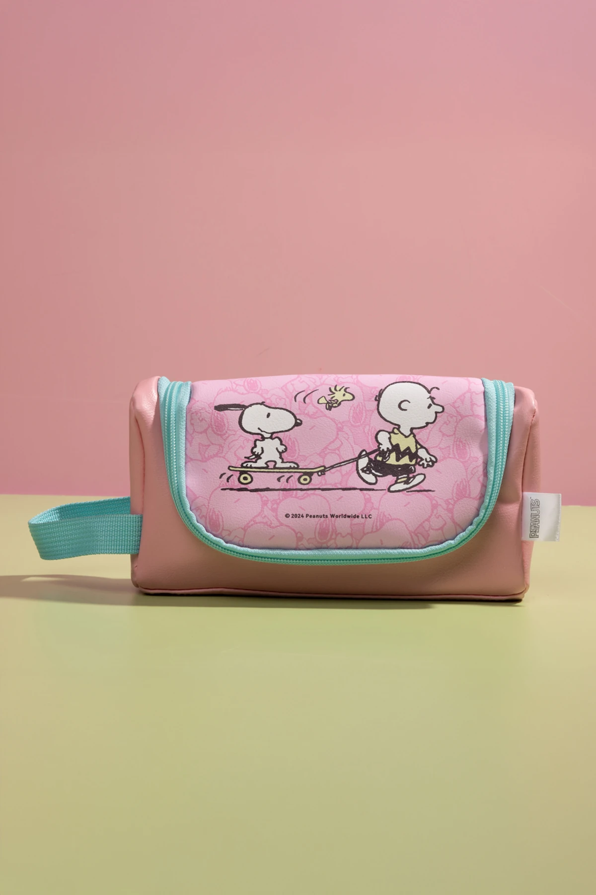 Snoopy Lisanslı Seyahat Serisi Tutacaklı Kalemlik (Pembe)