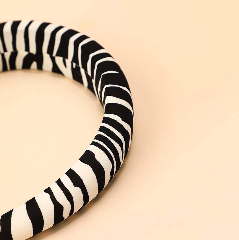 Krem Beyazı Zebra Çizgili Kalın Taç 4,5 cm
