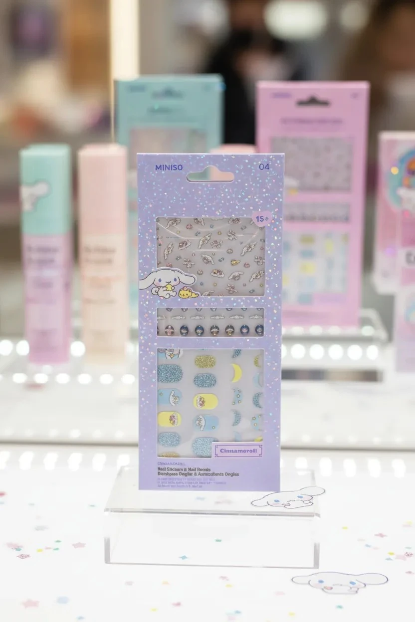 Sanrio Lisanslı Cinnamoroll Tırnak Süsü ve Çıkartma Seti