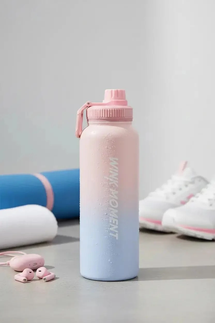 Miniso Lisanslı Pembe Mavi Gradyan Termos 950 mL – Tutacaklı Tasarım