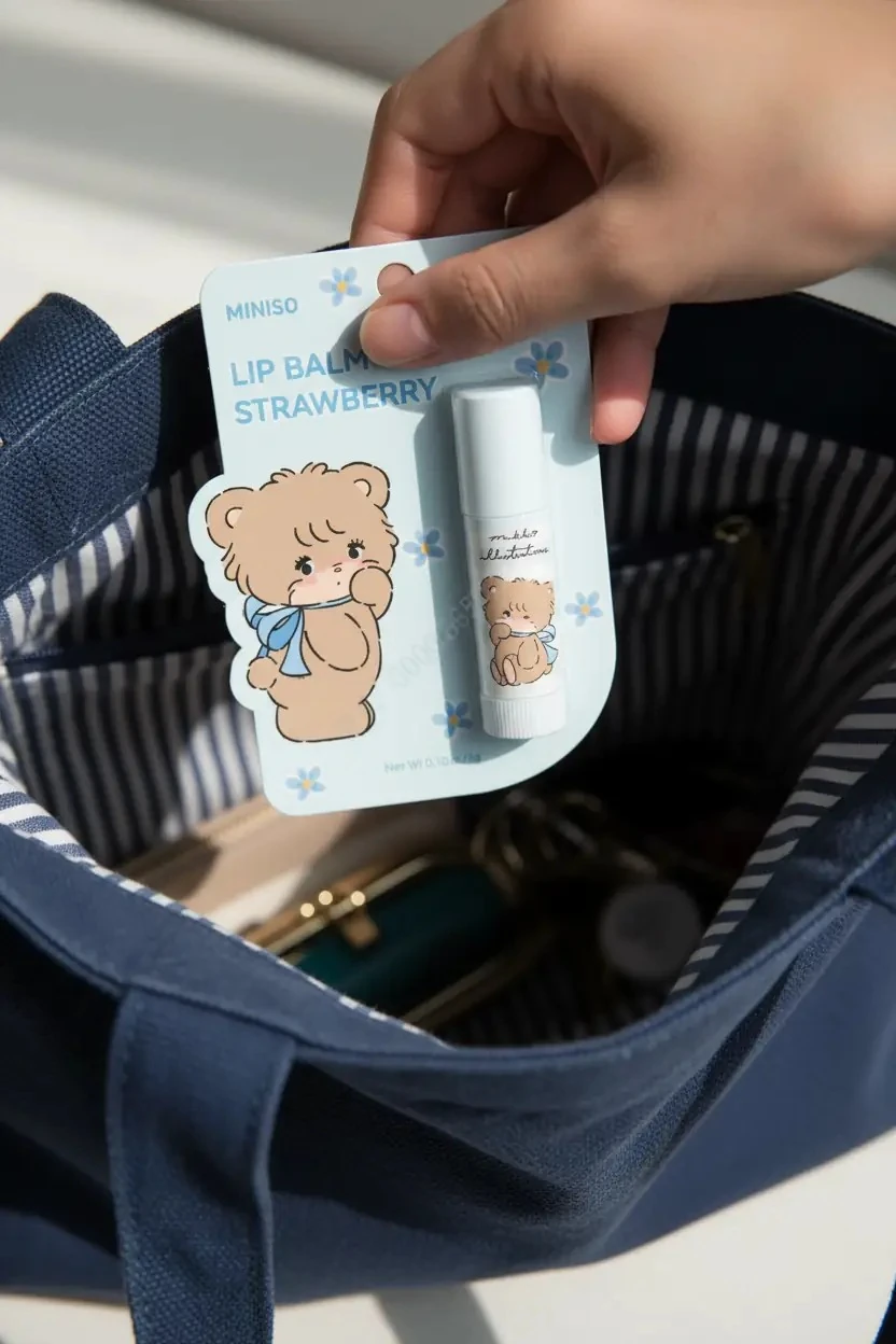 Mikko Lisanslı Çilek Aromalı Nemlendirici Lip Balm Latte Ayıcık Karakterli 11 cm