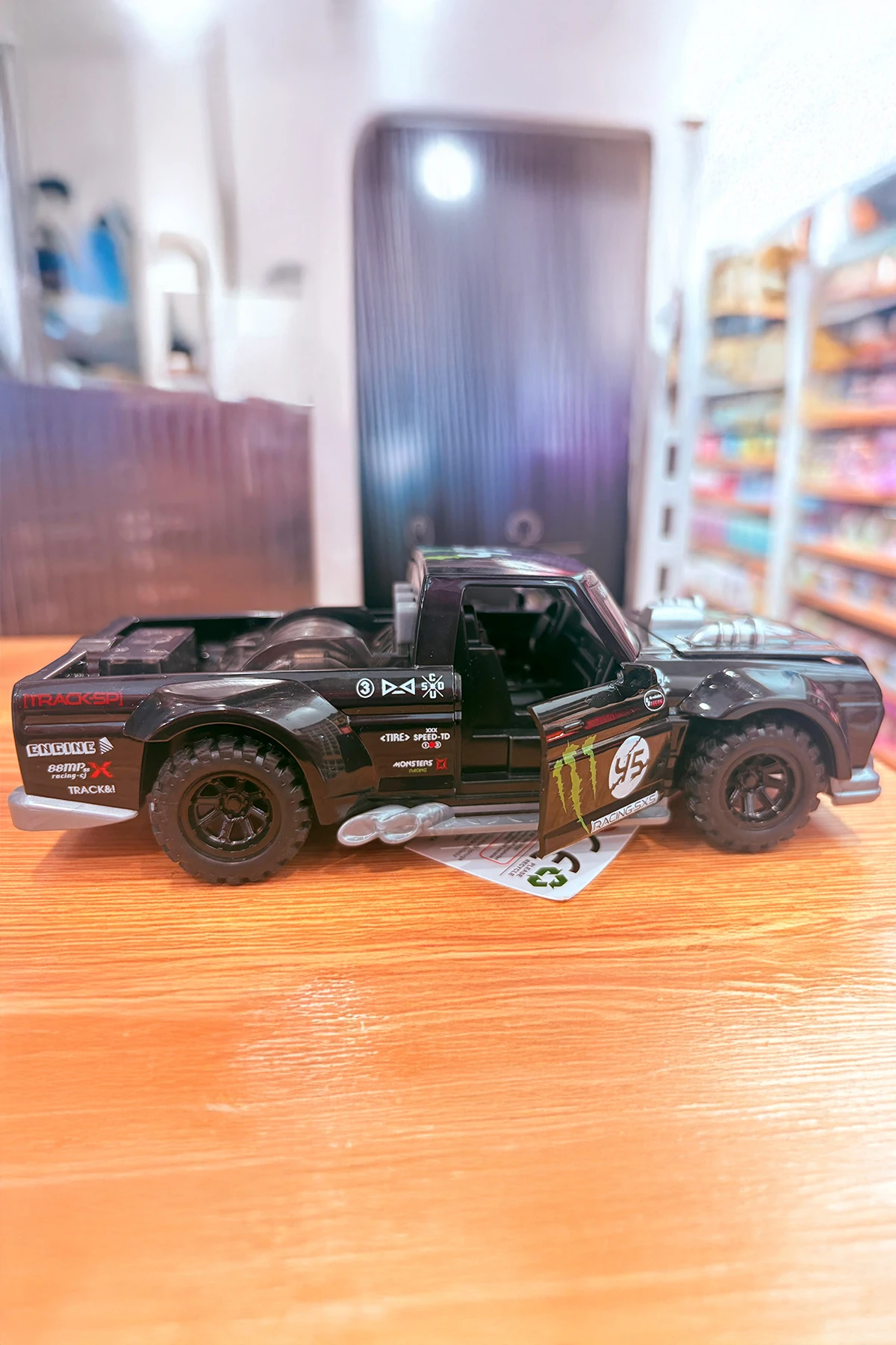 Pilli Işıklı Sesli Sürtmeli Kapıları Açılan Kamyonet