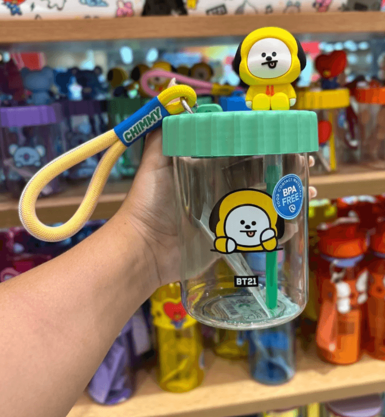 BT21 Lisanslı Süslemeli ve Askılı Plastik Şişe (520mL) - Chimmy