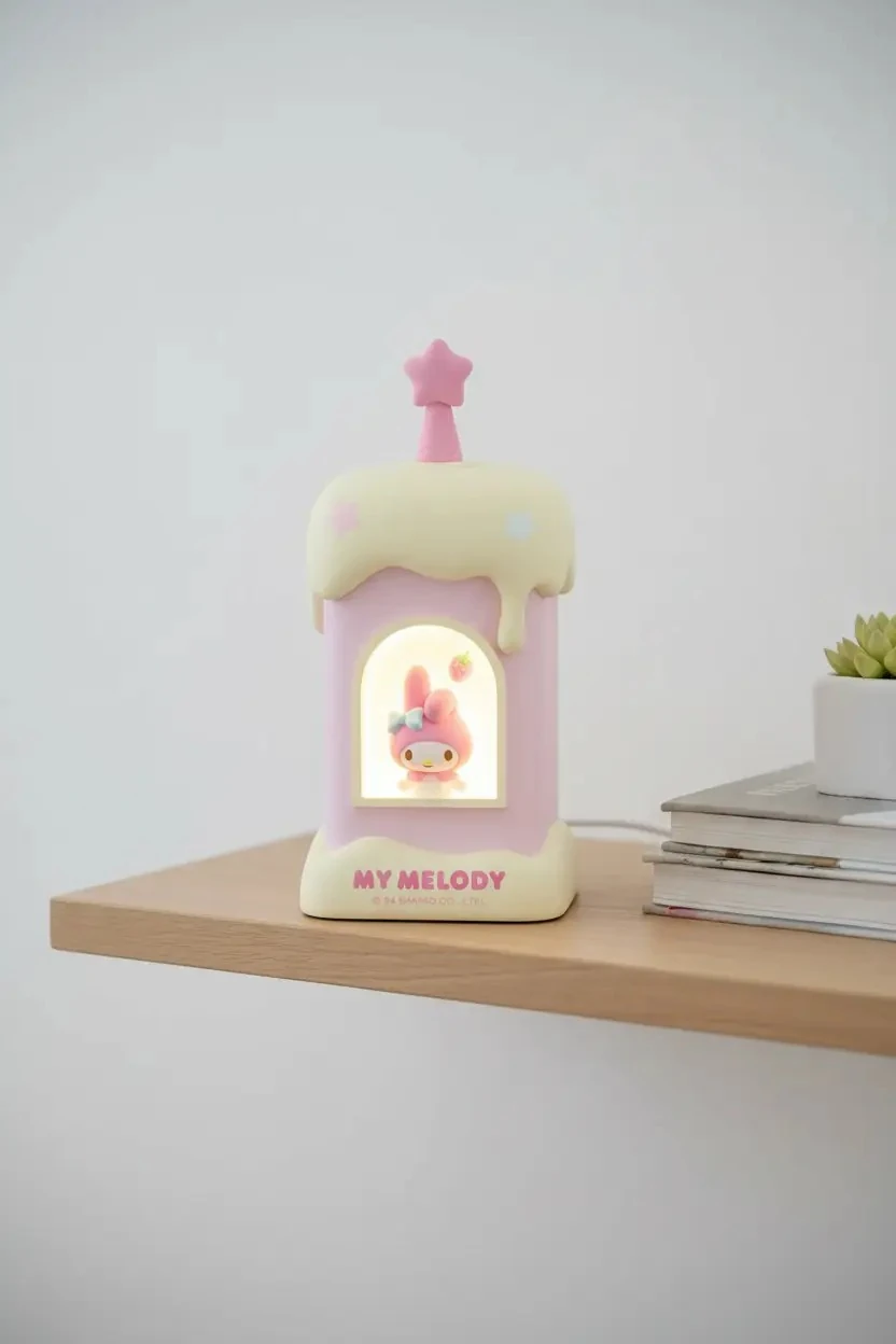 Sanrio Lisanslı My Melody Mum Figürlü Gece Lambası – Pastel Dekoratif Aydınlatma