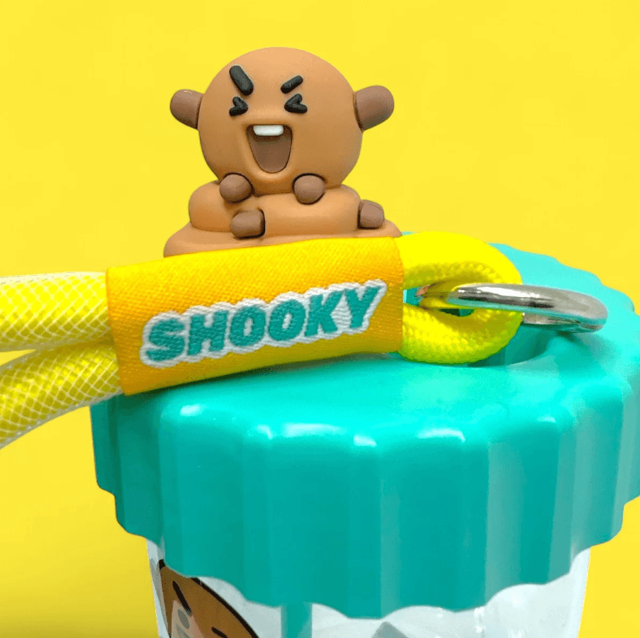 BT21 Lisanslı Süslemeli ve Askılı Plastik Şişe (520mL) - Shooky