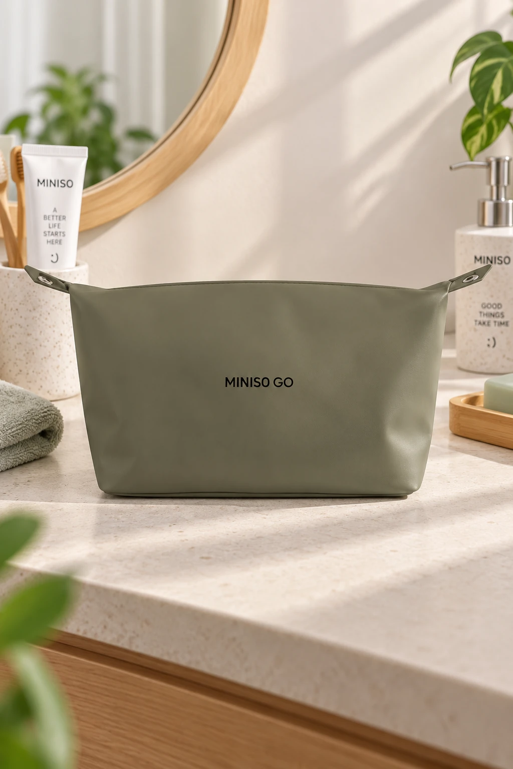 Miniso Lisanslı Büyük Kapasiteli Seyahat Çantası 22 Cm Yeşil – Pratik Organizer Çanta
