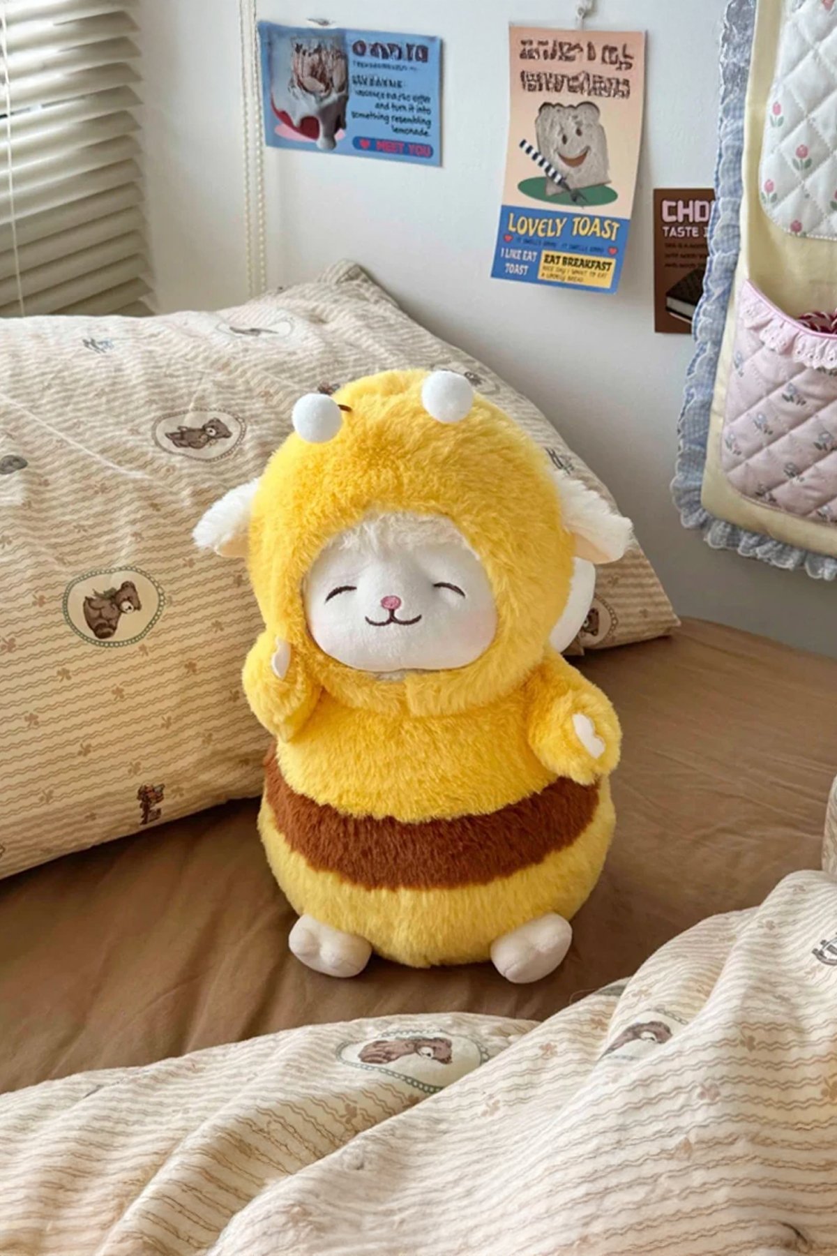 Kostümlü Kuzu Peluş Oyuncak (25cm) - Arı