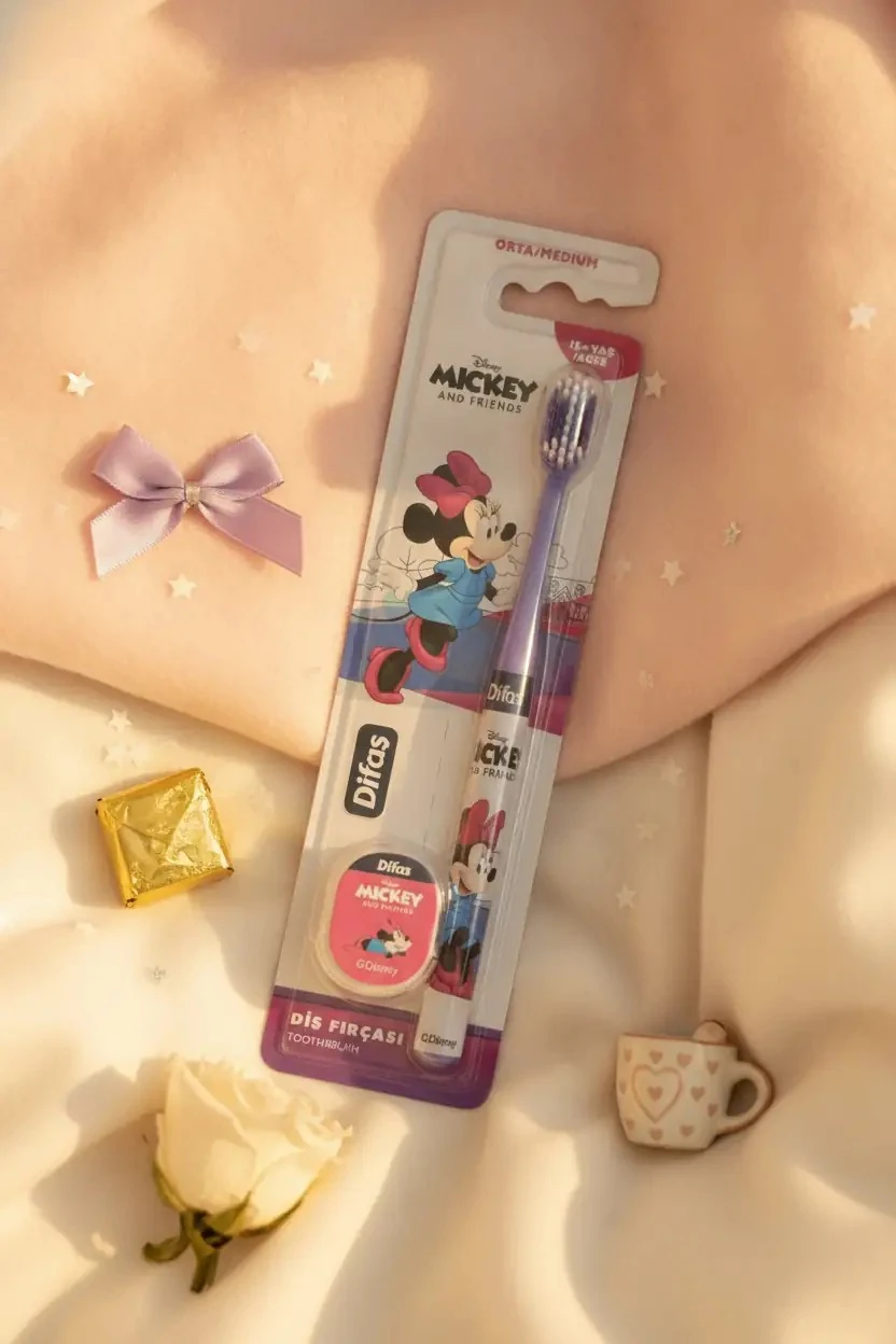 Disney Lisanslı Minnie Diş Fırçası 15+ Yaş – Orta Sert Kapaklı