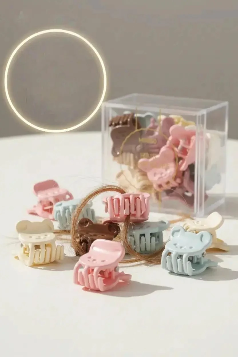 Miniso Lisanslı Sevimli Ayı Mini Saç Pençesi Tokası (14 Adet) – Şeffaf Kutulu & Hafif