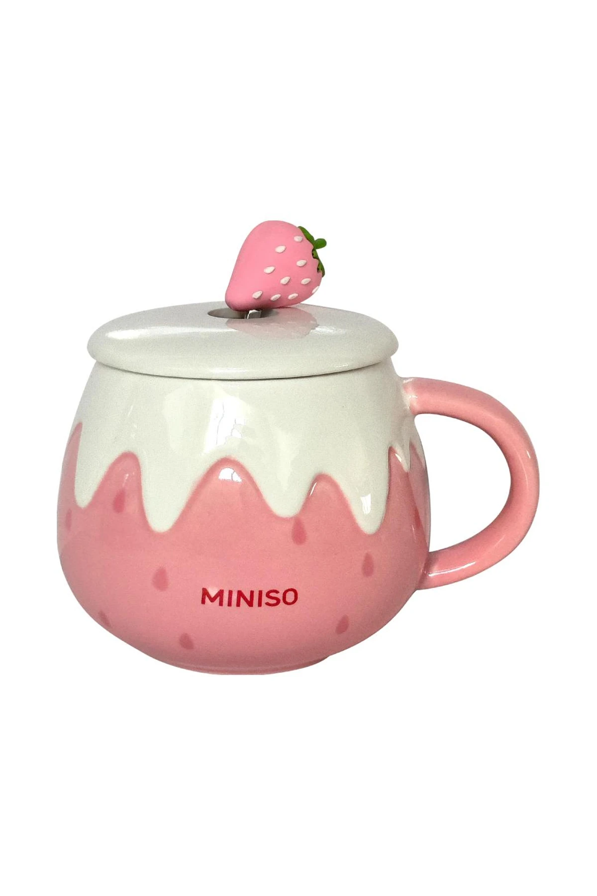 Miniso Lisanslı Çilek Kaşıklı Seramik Kupa 396 mL – Kapaklı Tasarım