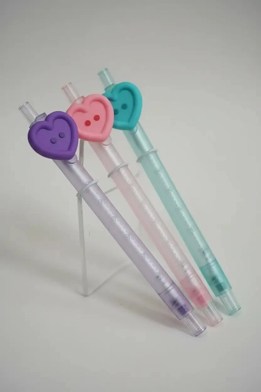 Miniso Lisanslı Büyük Düğme Serisi Kalpli Tükenmez Kalem 15,5 Cm – Sevimli Tasarım