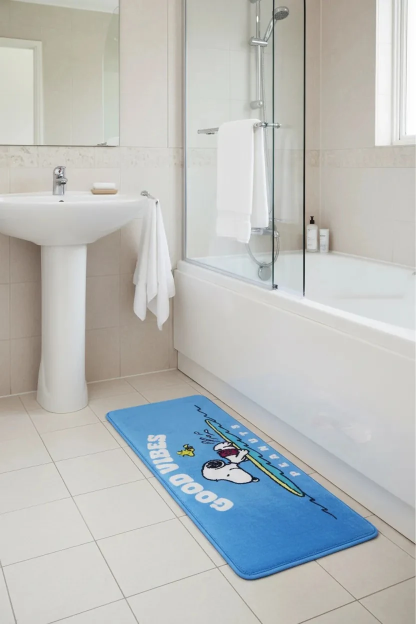 Snoopy Lisanslı Seyahat Serisi Uzun Sünger Küçük Halı 100x40 Cm