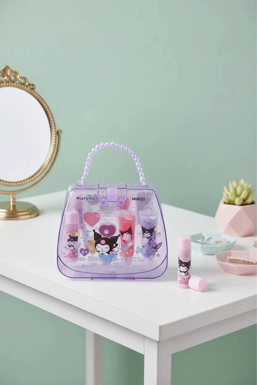 Sanrio Lisanslı Kuromi Orta Boy Çanta Şeklinde Makyaj Seti – Eğlenceli Tasarım