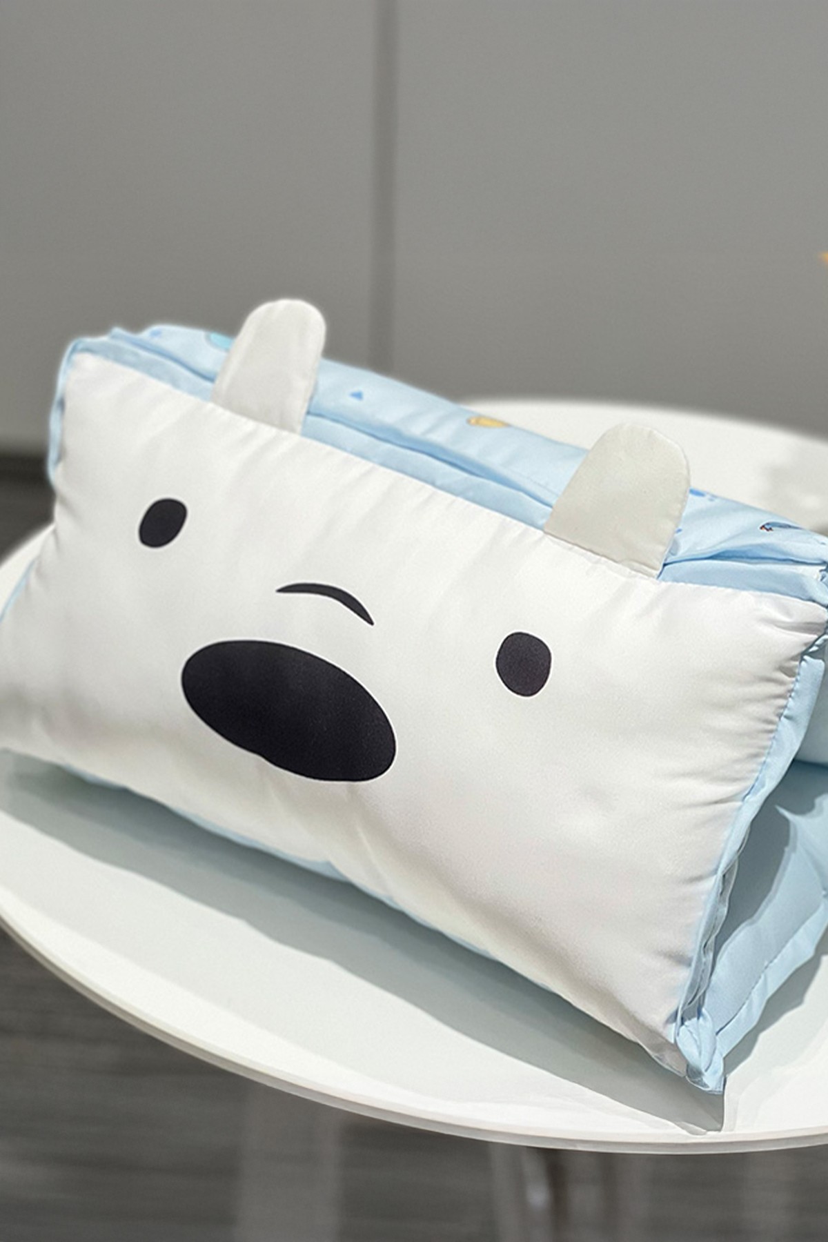 We Bare Bears Lisanslı Katlanabilir Şekerleme Yastığı - Kutup Ayısı (Outlet)