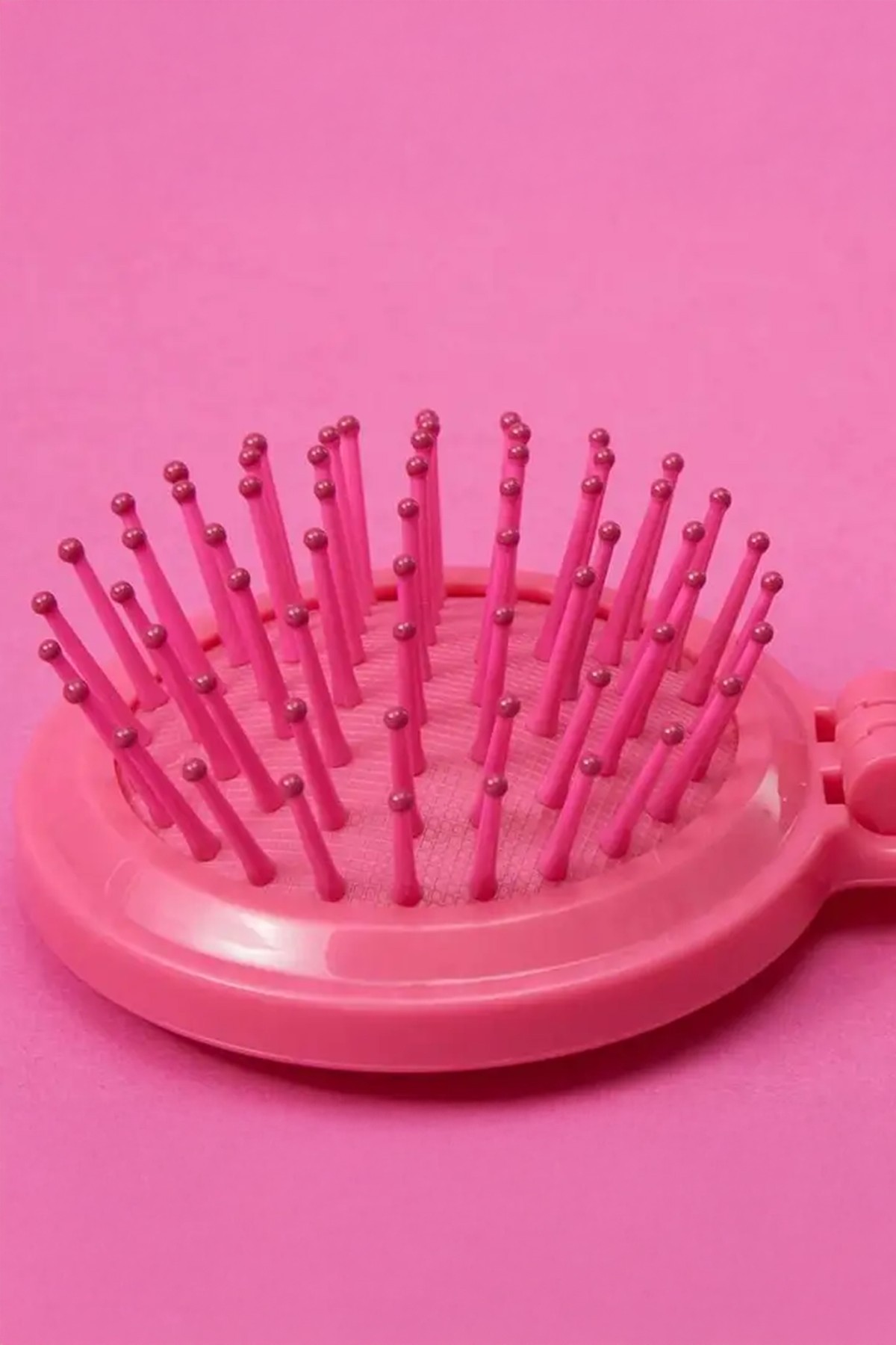 Prenseslerin Seçimi: Barbie Katlanabilir Aynalı Tarak
