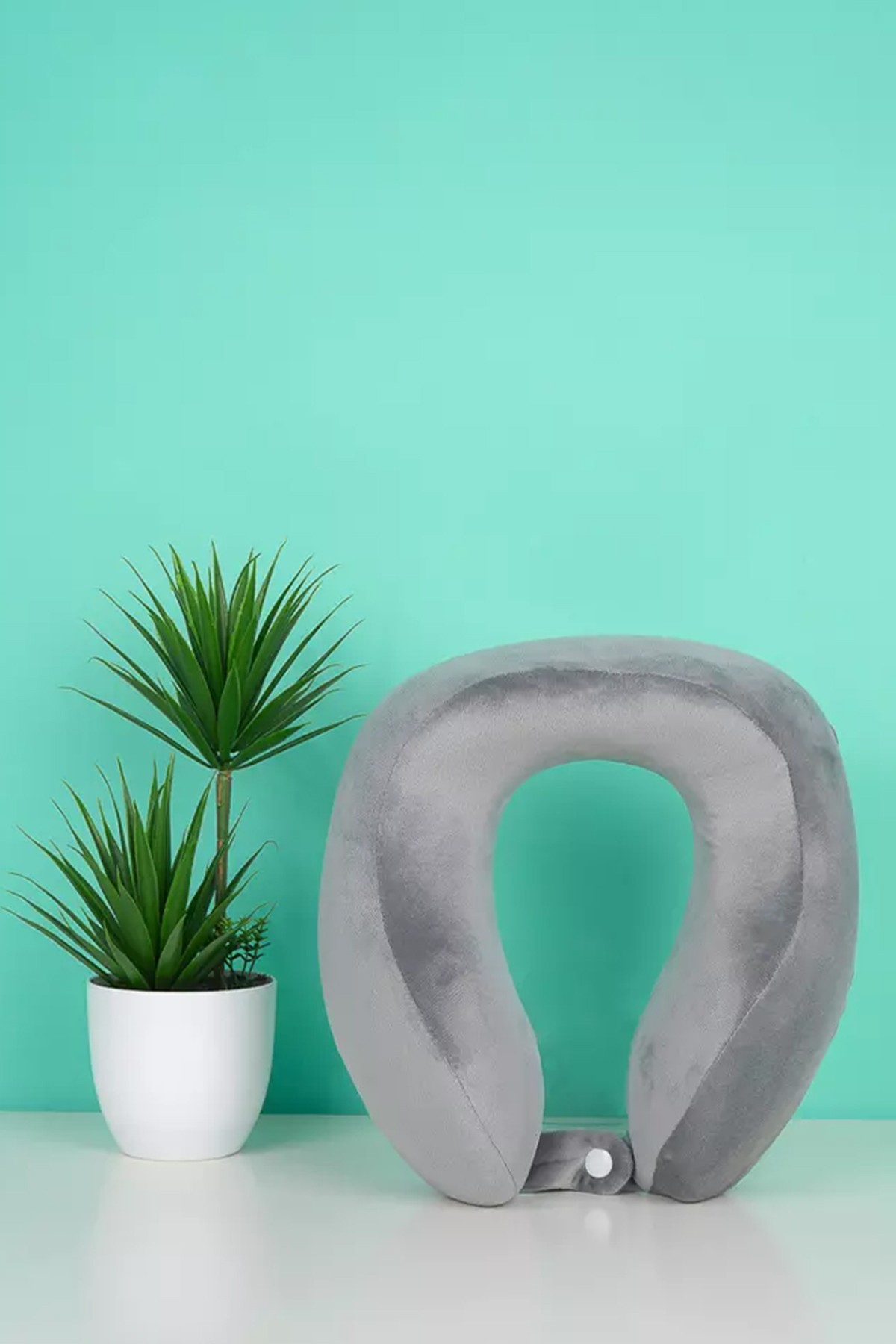 Ergonomik Şekilli Hafızalı Süngerli Kadife Boyun Yastığı