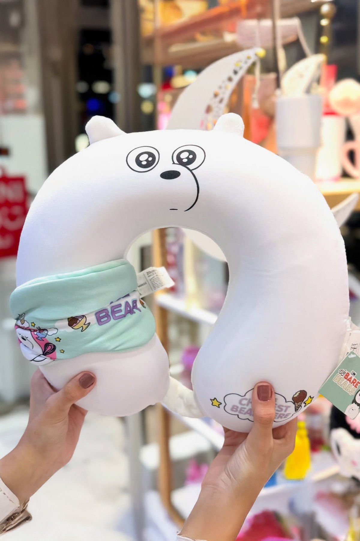 We Bare Bears Lisanslı Uyku Gözlüklü Boyun Yastığı - Kutup Ayısı