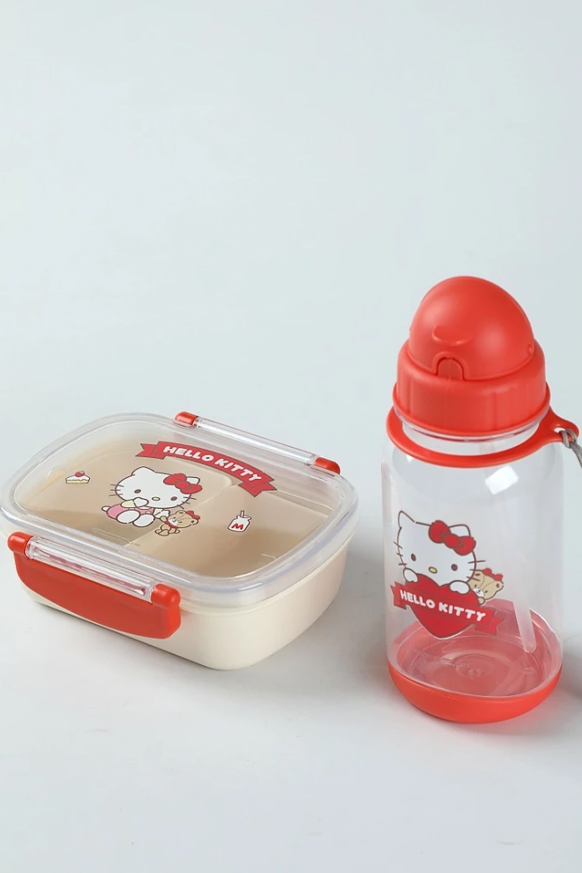 Sanrio Lisanslı Plastik Yemek Kabı Ve Suluk Seti - Hello Kitty (Outlet)