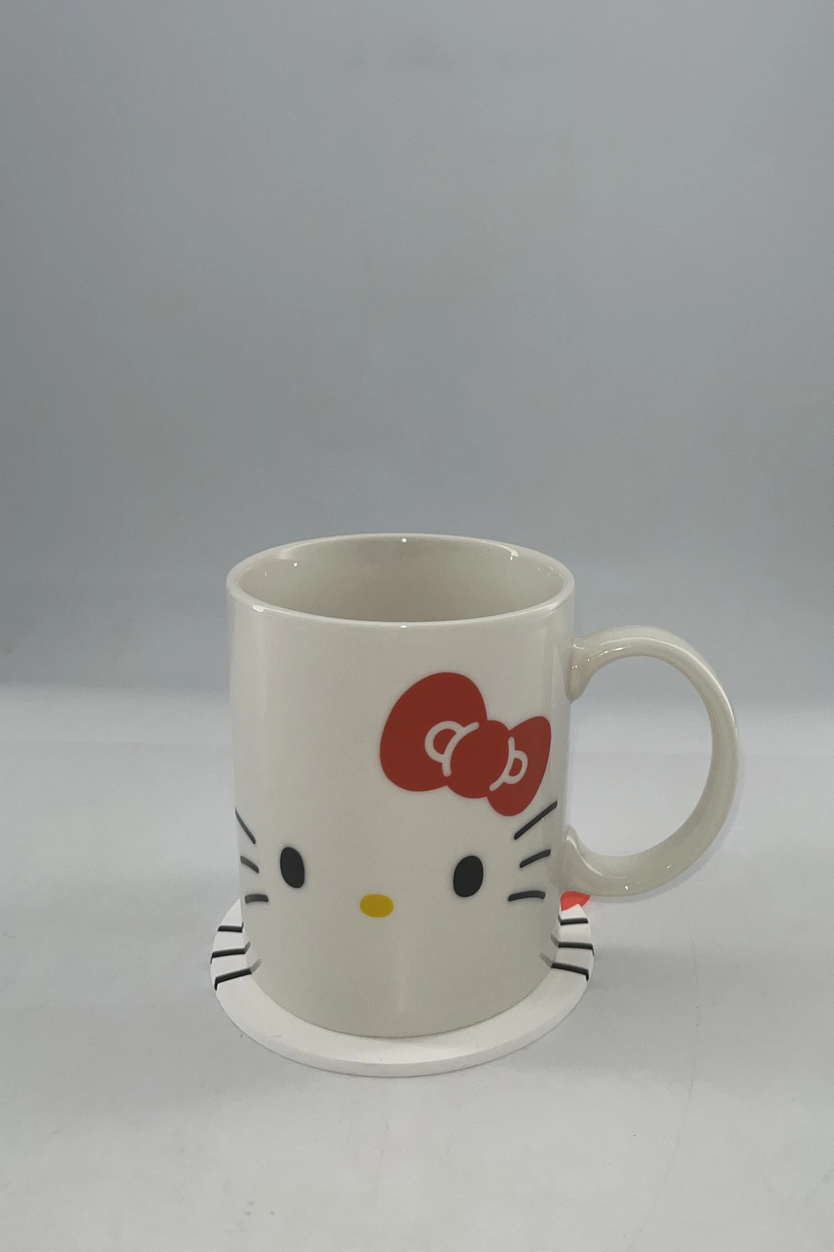 Sanrio Lisanslı Hello Kitty Seramik Kupa Seti 340 mL – Altlıklı Tasarım