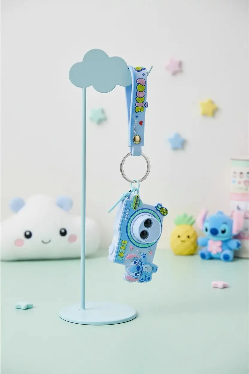 Disney Lisanslı Stitch Kamera Figürlü Işıklı Anahtarlık – Parti Serisi 5,7 Cm