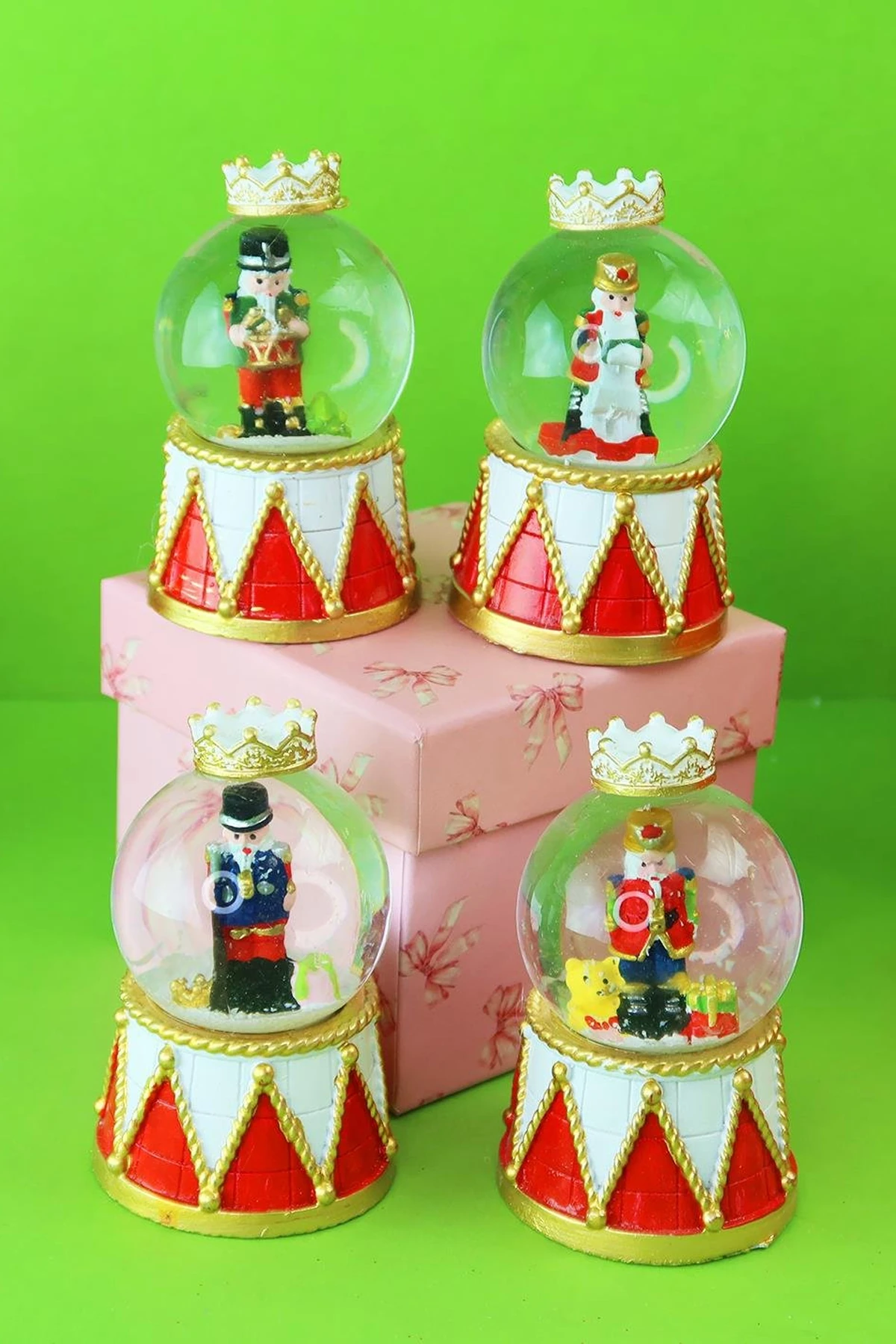 Işıklı Yılbaşı Kar Küresi 8 cm