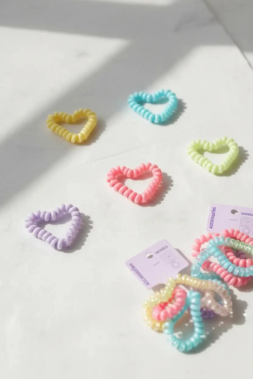 Miniso Lisanslı Kalp Detaylı Spiral Saç Lastiği Seti – 5 Adet İz Bırakmayan ve Saç Dostu Renkli TPU Aksesuar