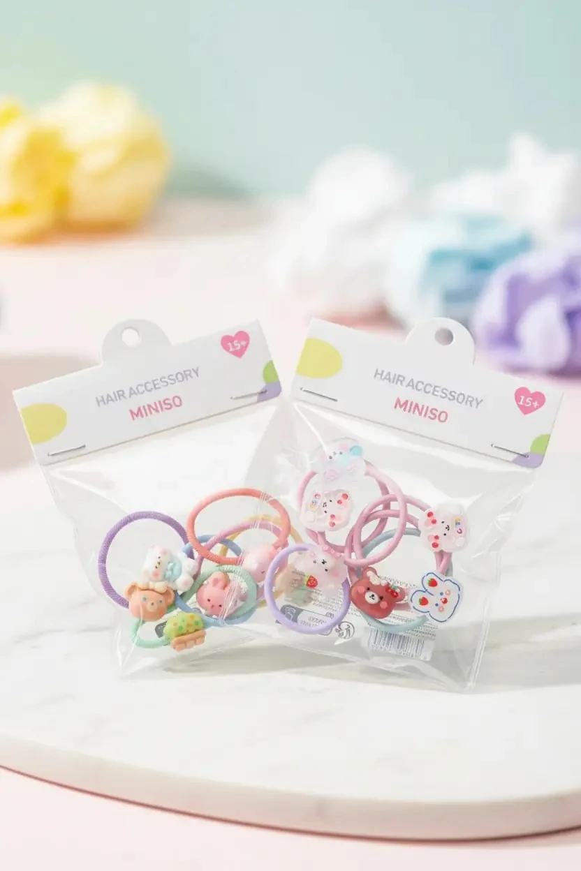Miniso Lisanslı Çantalı Seri Saç Lastikleri 6 Adet – 12 Cm Kompakt Organizerli Toka Seti