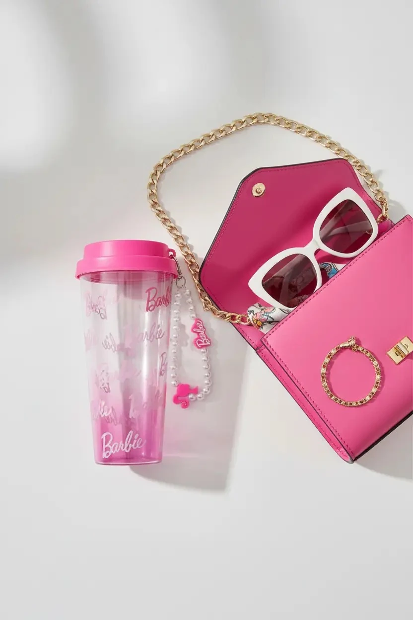 Barbie Lisanslı Plastik Şişe – Şık Boncuk Tutacaklı Ergonomik Tasarım 640 ML