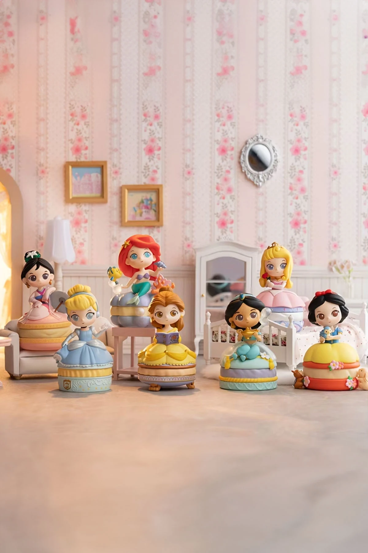 Disney Prensesleriyle Sürprizler Dünyası: Lisanslı Figürlü Düzenleyici Blind Box (Outlet)